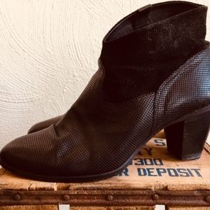 Laboratorigarbo Black Leather Booties sz 9.5